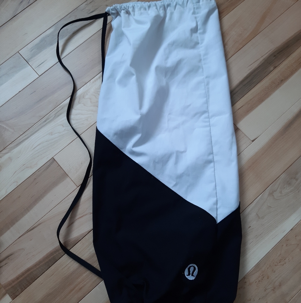 Lululemon yoga mat bag